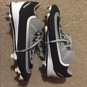 Men’s cleats for baseball
